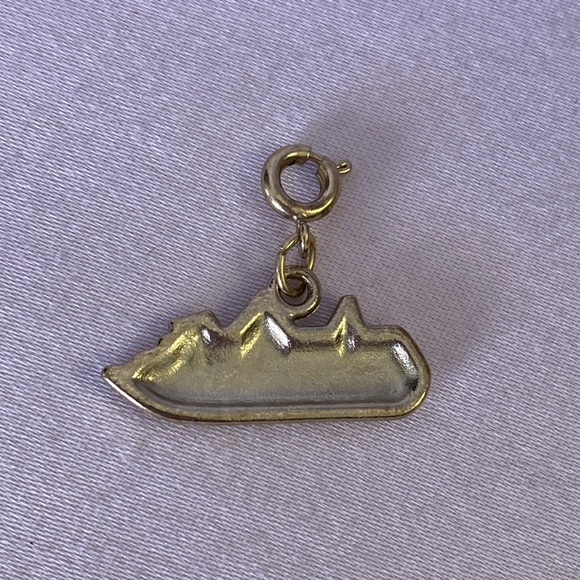 NWOT - Diamonds International Brassy Gold Tone Metal Hanging Cruise Ship Charm - Picture 2 of 8